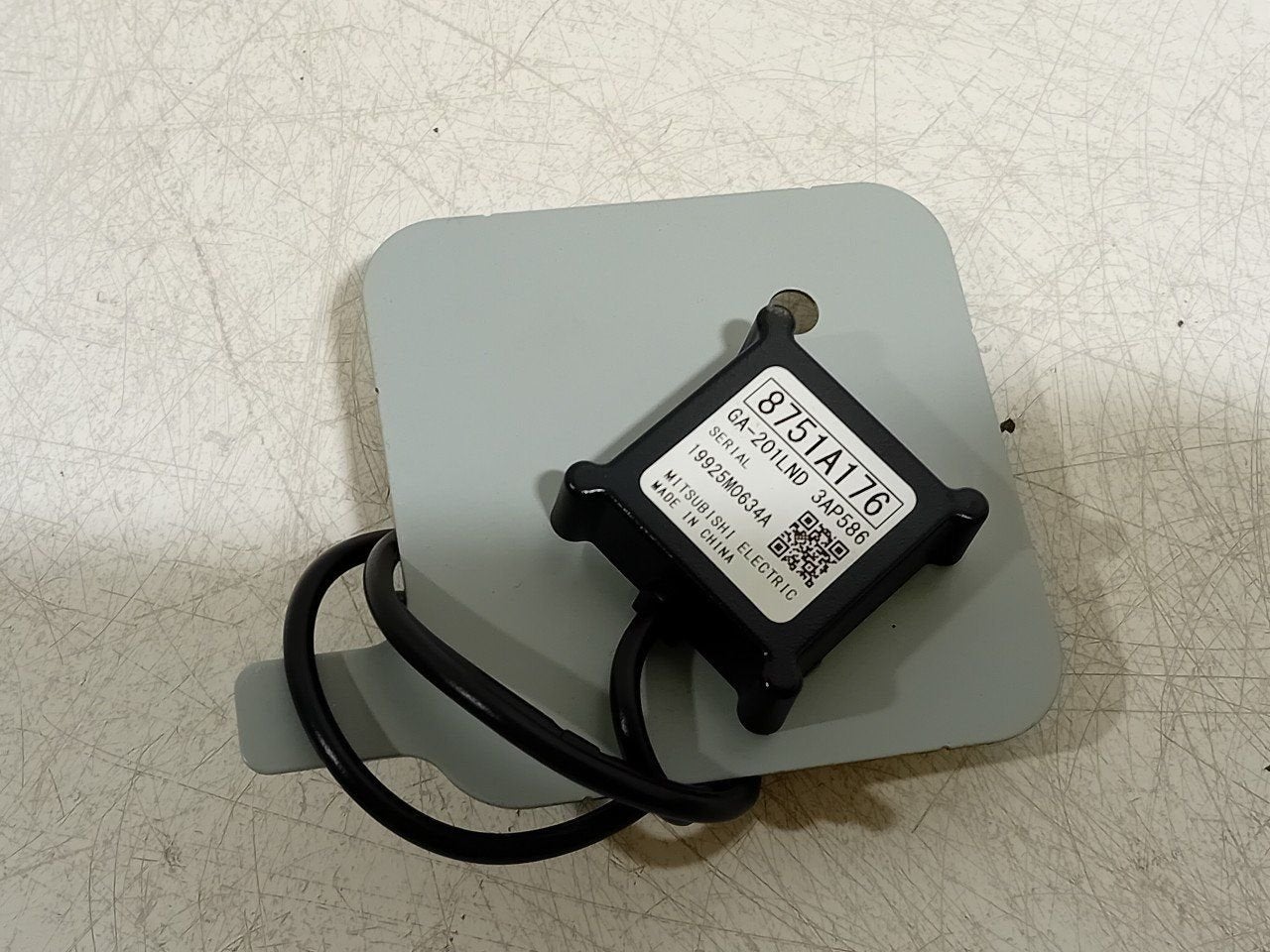 Antenne Mitsubishi Outlander, Ophalen of Verzenden, Van der Ven Autorecycling B.V., Onderdelen@venauto.nl, Ettenseweg 76, 4706 PB Roosendaal, The Netherlands