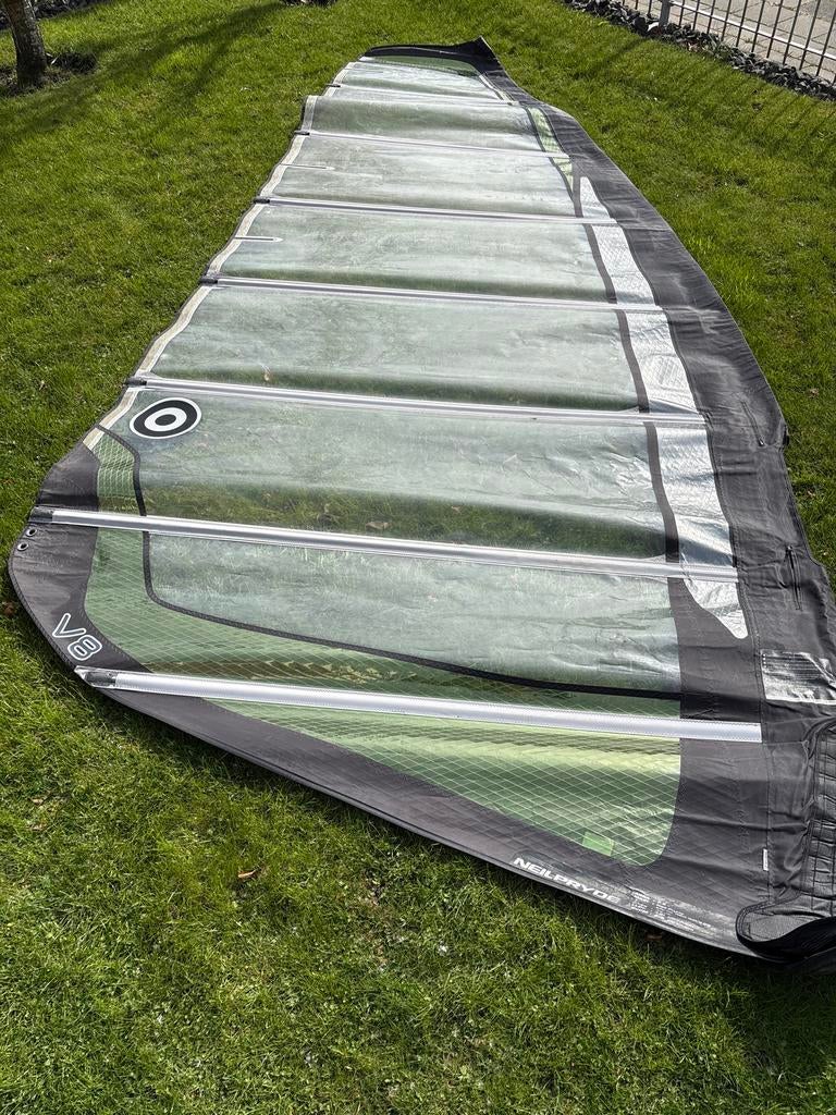NeilPryde V8 windsurfzeil 7.5 m², Watersport en Boten, Windsurfen, Ophalen, Gebruikt, Zeil, 7 m² of meer