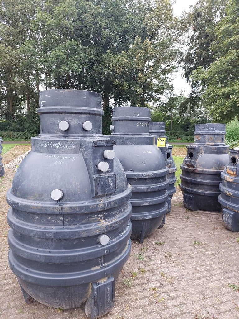 te koop regenwatertank, pompput, septictank 1600 liter, Ophalen, Overige materialen, Gebruikt, 6 meter of meer
