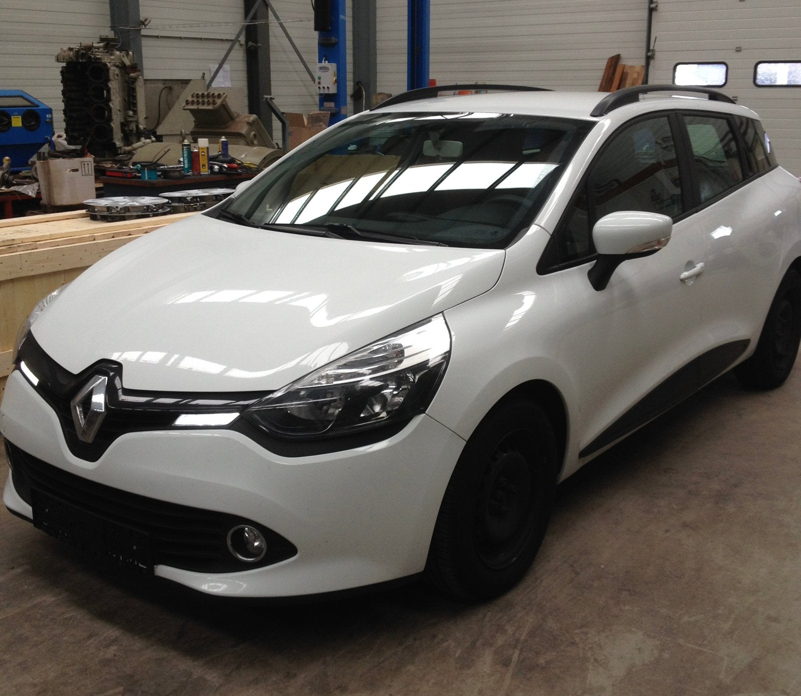 Renault Clio 1.5 DCI 55KW Estate 2013 Wit, Auto's, Renault, Voorwielaandrijving, 28 km/l, 74 pk, 4 cilinders