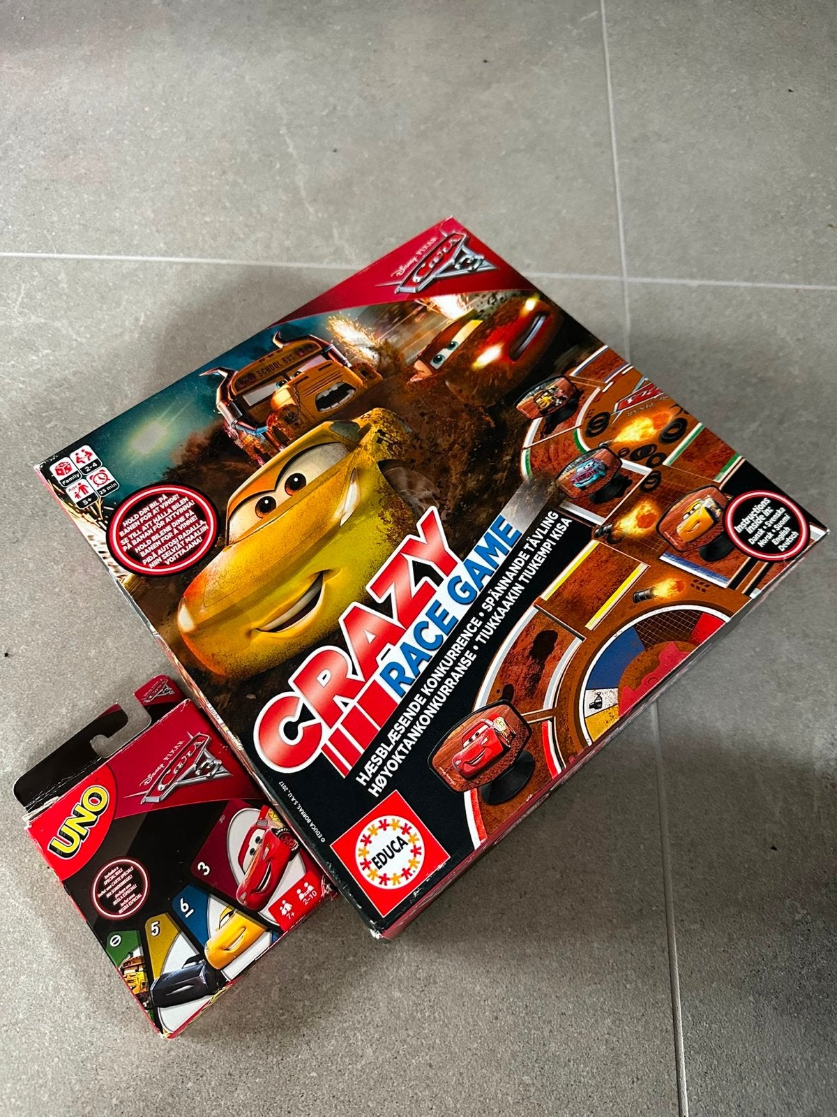 Disney Pixar Cars spellenpakket – Crazy Race Game + UNO Cars, Drie of vier spelers, Ophalen of Verzenden, Gebruikt