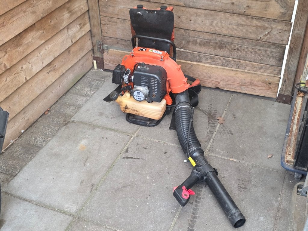 Husqvarna 141B Rug Bladblazer/Krachtige Rugblazer,Benzine, Tuin en Terras, Bladblazers, Ophalen, Benzine, Gebruikt, Ruggedragen