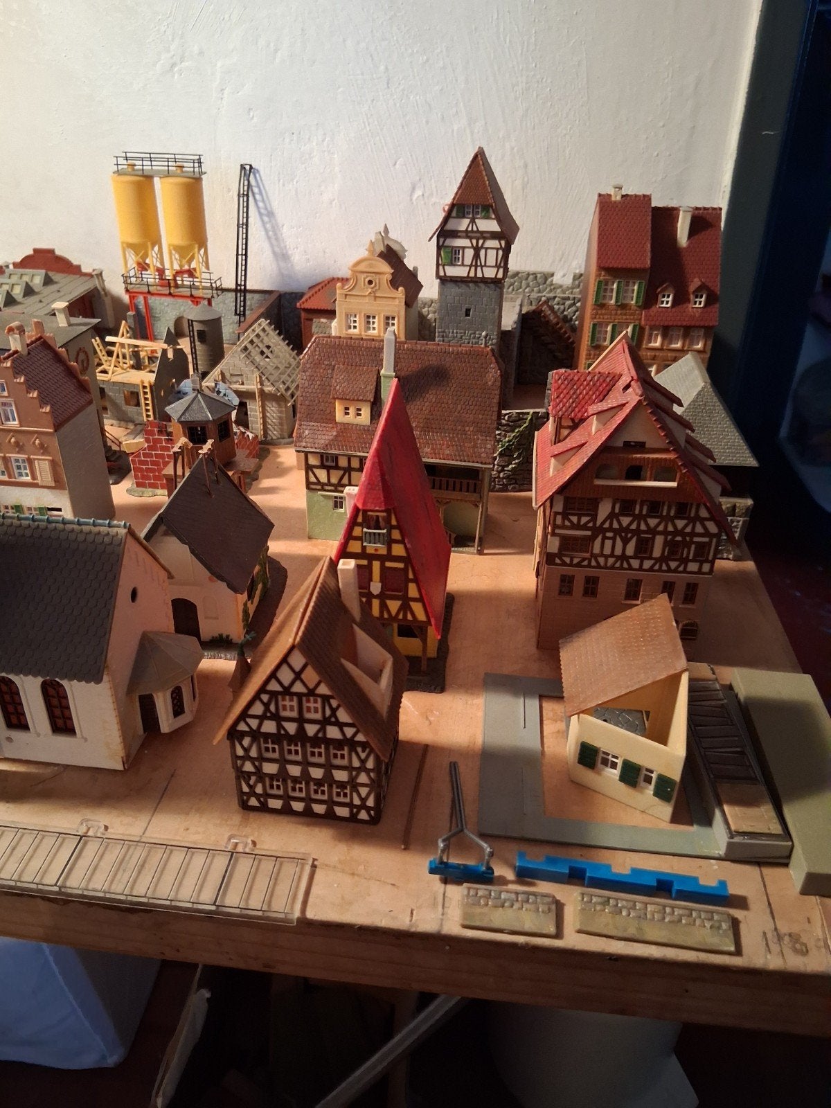 lot modelbouw huizen en fabrieken, Ophalen of Verzenden, Gebruikt, 1:50 tot 1:144
