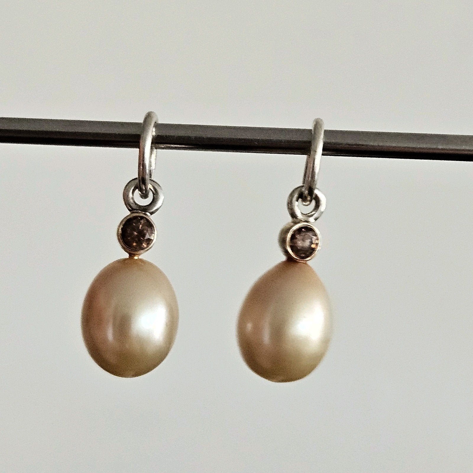 2x Pandora parel hanger, Sieraden, Tassen en Uiterlijk, Oorbellen, Ophalen of Verzenden, Zo goed als nieuw, Goud, Goud