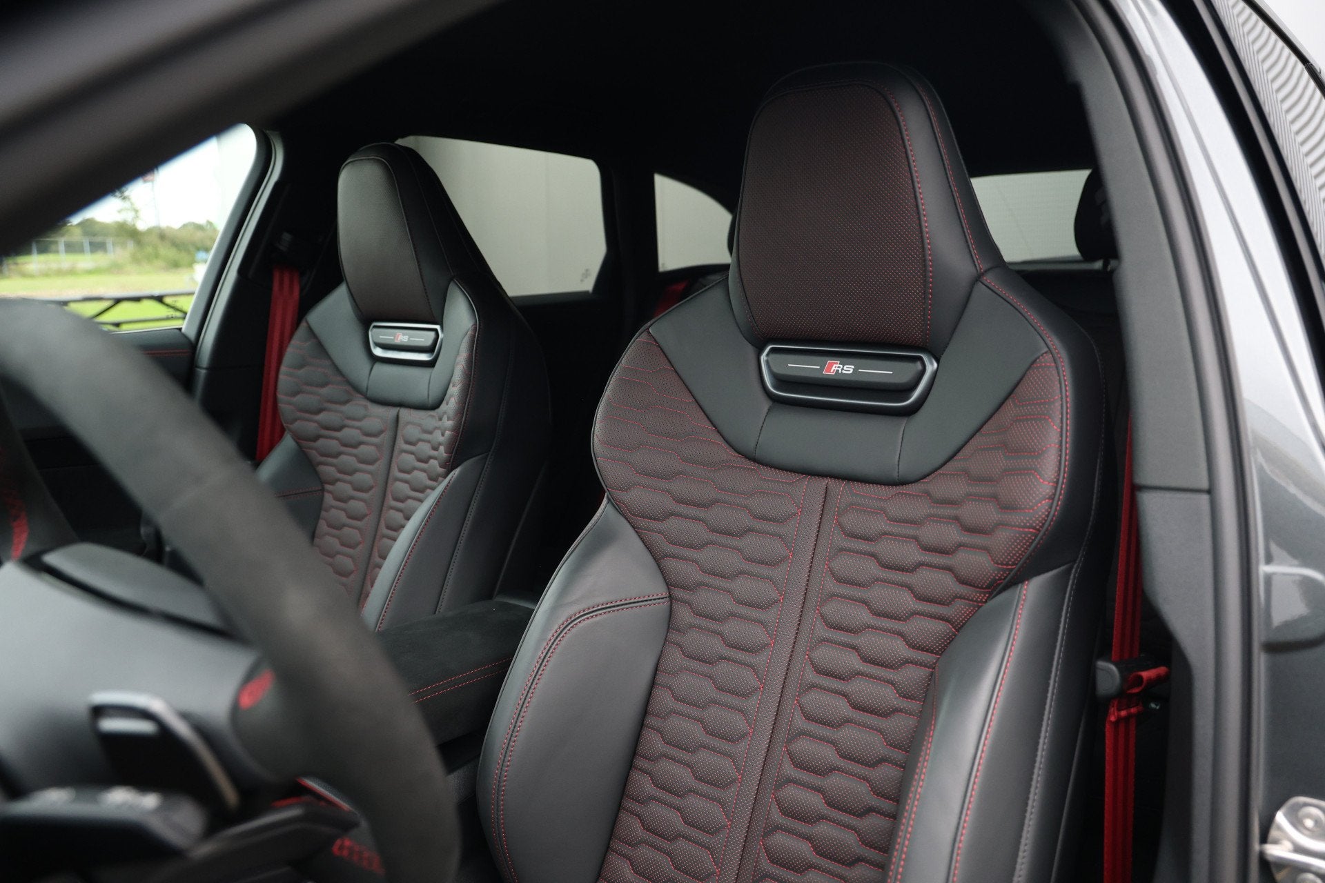 Audi RS5 Avant 2.9 e-hybrid Quattro 639pk Sportuitlaat|HUD|T, Auto's, Automaat, Dealer onderhouden, Gebruikt, Zwart