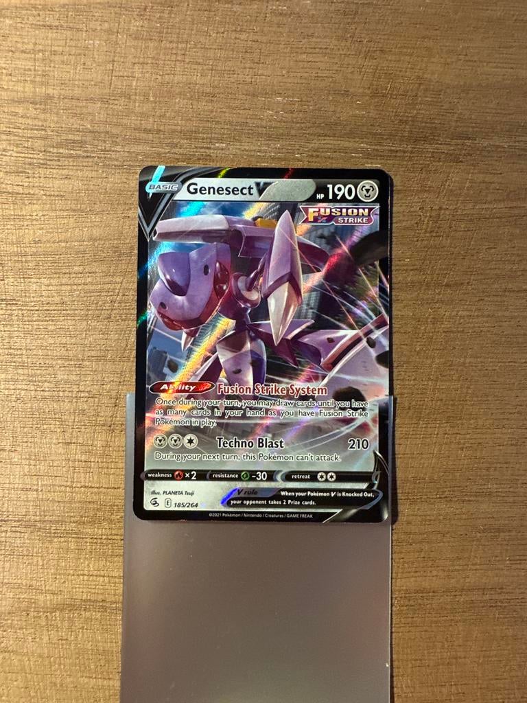 Zeldzame Pokémonkaart - Holo Genesect V (Fusion Strike), Ophalen, Zo goed als nieuw, Losse kaart, Foil