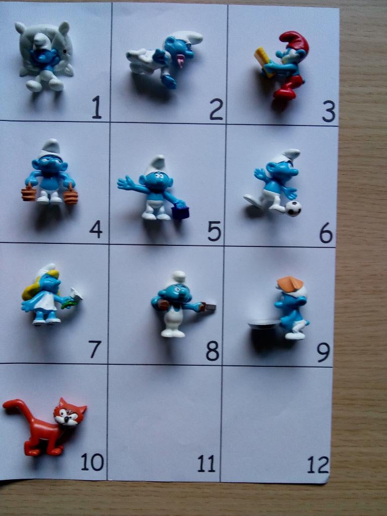 Verzamelblad met 10 verschillende figuren van de Smurfen, Verzamelen, Ophalen of Verzenden, Gebruikt