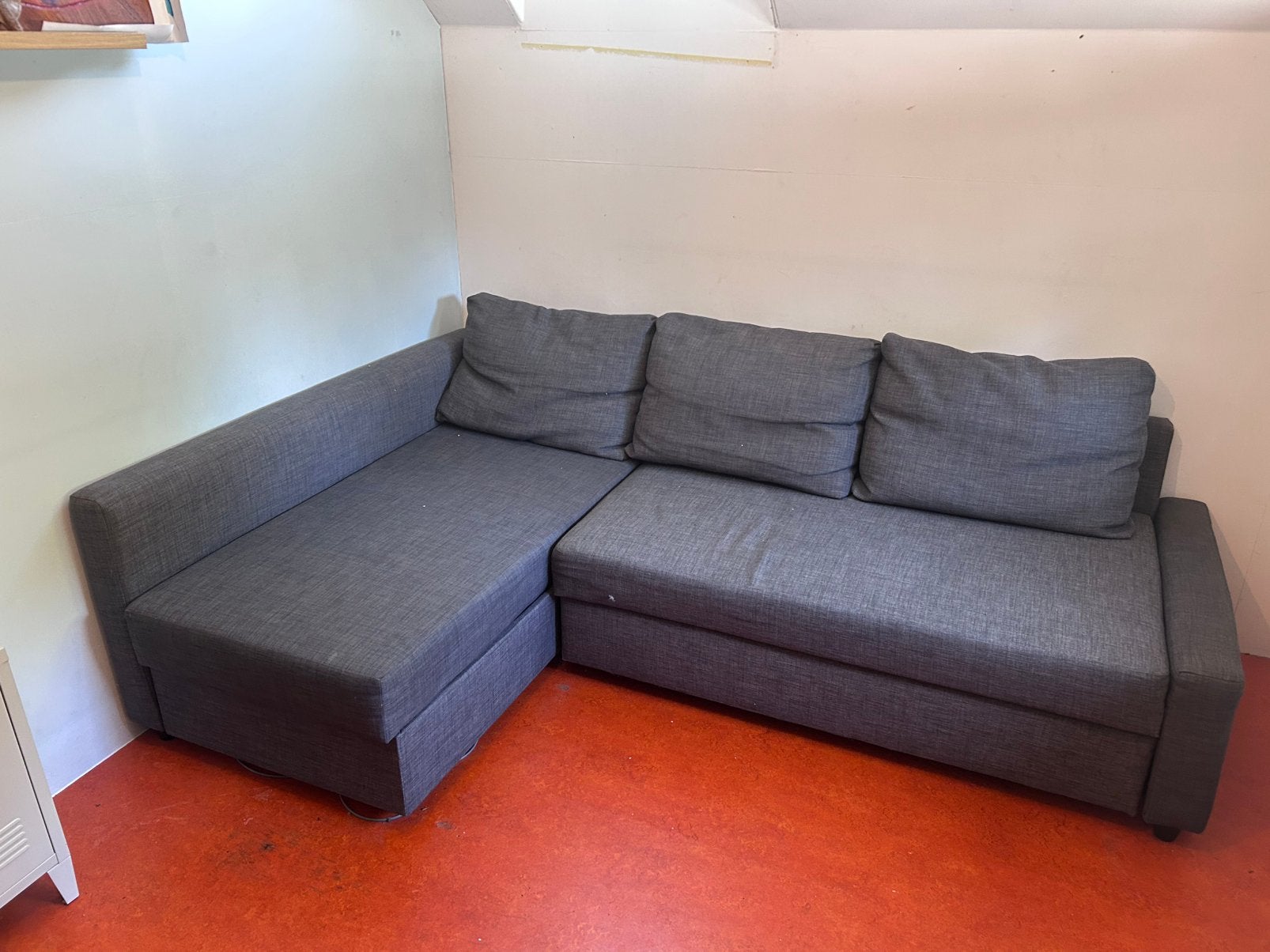 IKEA Friheten hoekslaapbank met opberger – donkergrijs, Huis en Inrichting, Ophalen, Gebruikt, Tweepersoons