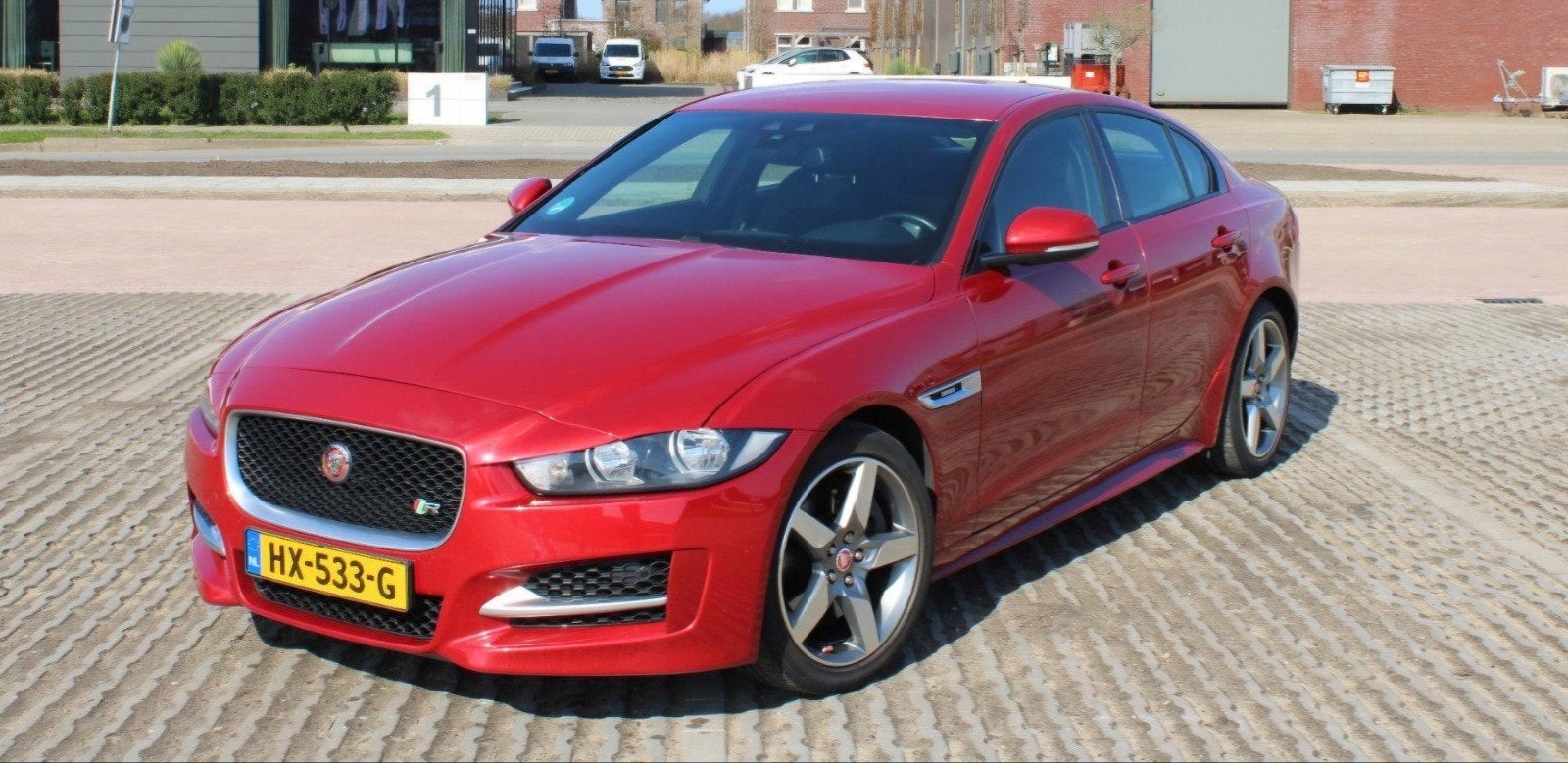 Jaguar XE 2.0 25t R-Sport 241pk Aut | Orig. NL |Vaste prijs, Auto's, Automaat, 1800 kg, 4 cilinders, Leder en Stof