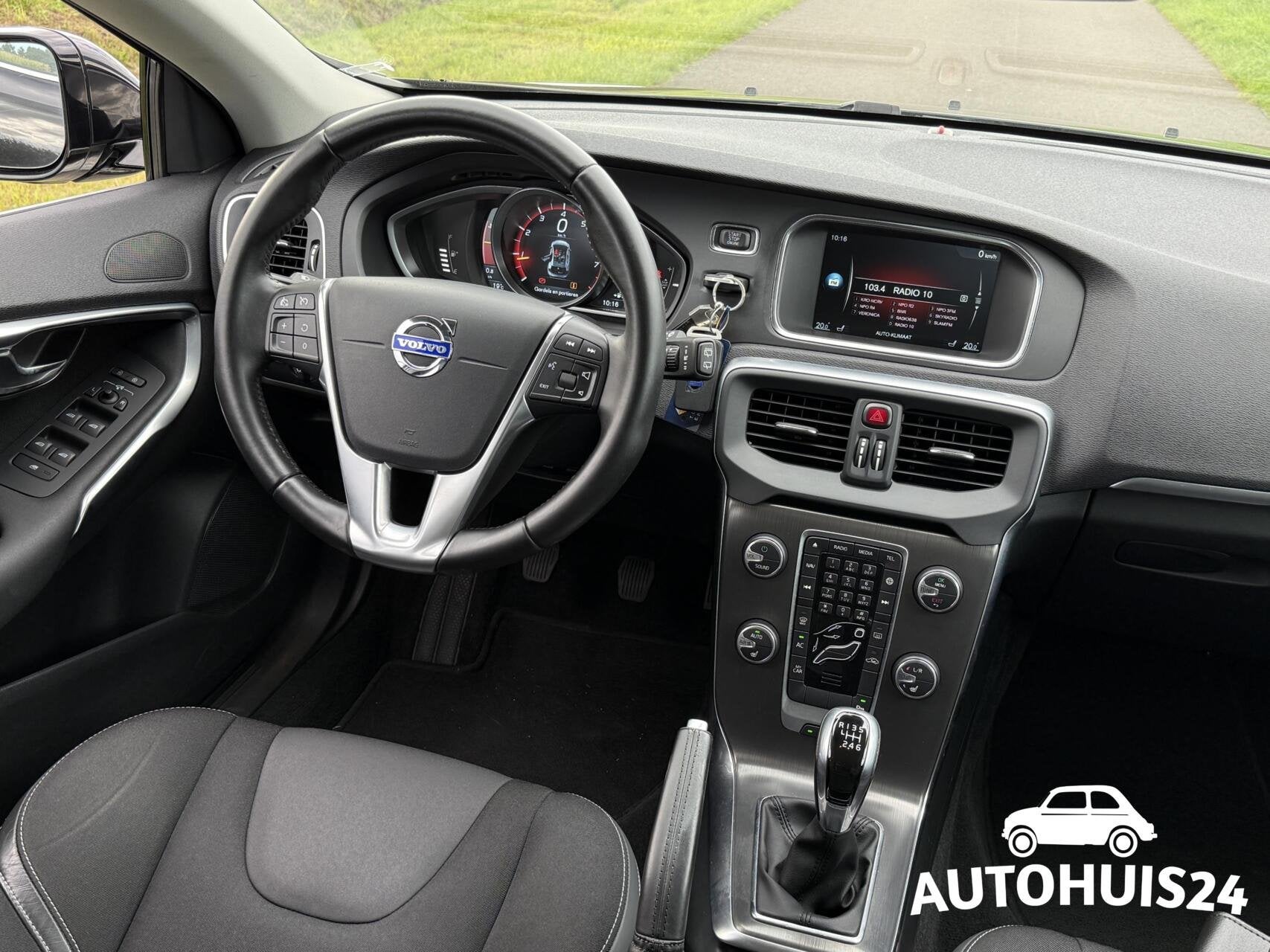 Volvo V40 1.6 T2 R-Design NL-AUTO|XENON|NAVI|DEALER ONDERH., Auto's, Voorwielaandrijving, Stof, Gebruikt, Zwart