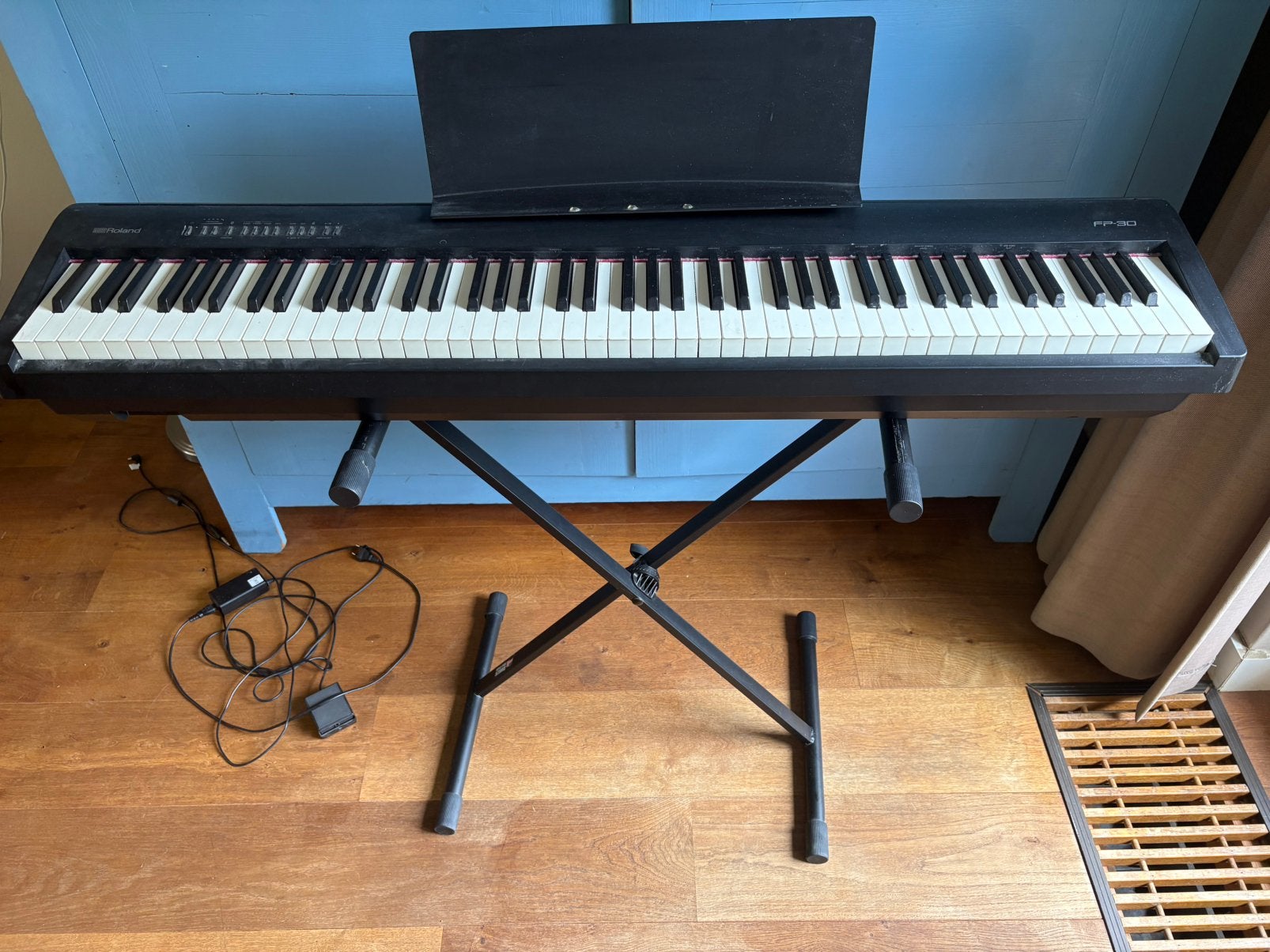 Digitale piano Roland FP-30 met onderstel, Muziek en Instrumenten, Ophalen, Gebruikt, Zwart, Digitaal