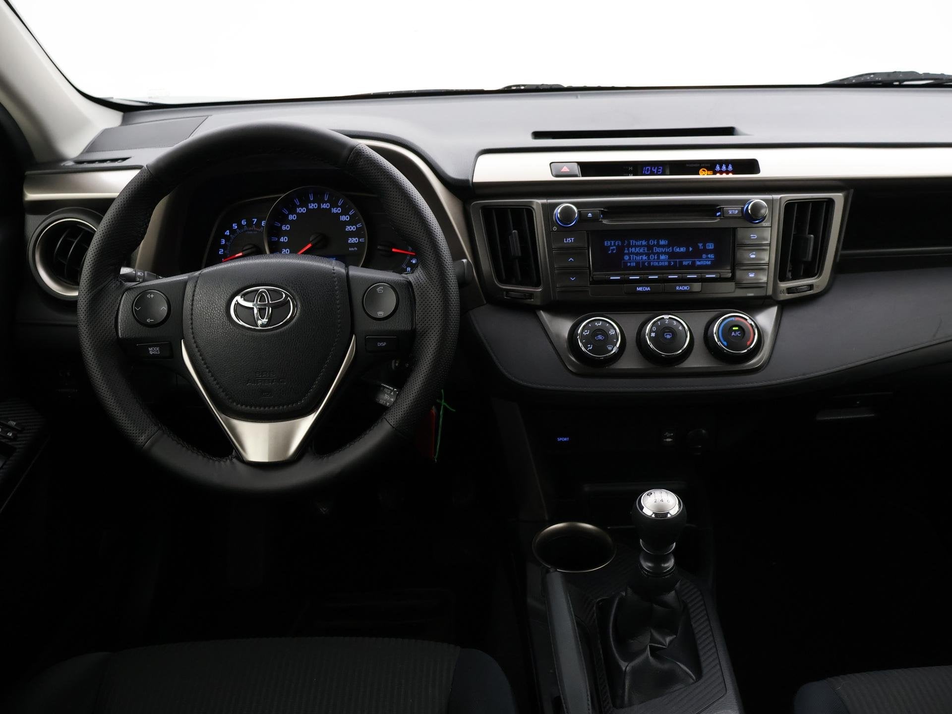 Toyota RAV4 2.0 152 PK 4WD HANDGESCHAKELD + TREKHAAK 2000 KG, Stof, Gebruikt, Euro 6, 4 cilinders