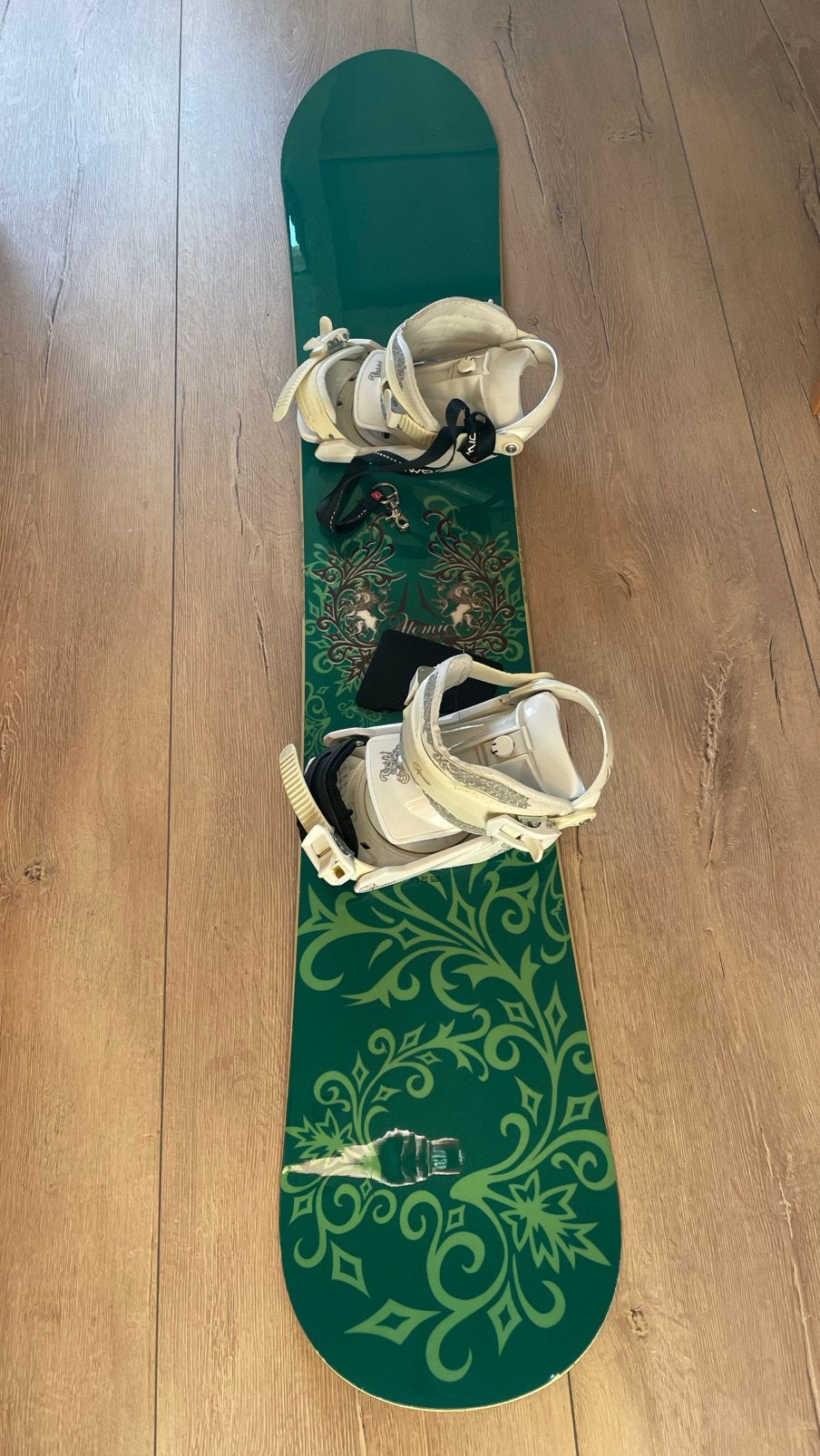 Atomic Tika Snowboard 154, Sport en Fitness, Ophalen of Verzenden, Gebruikt, Board