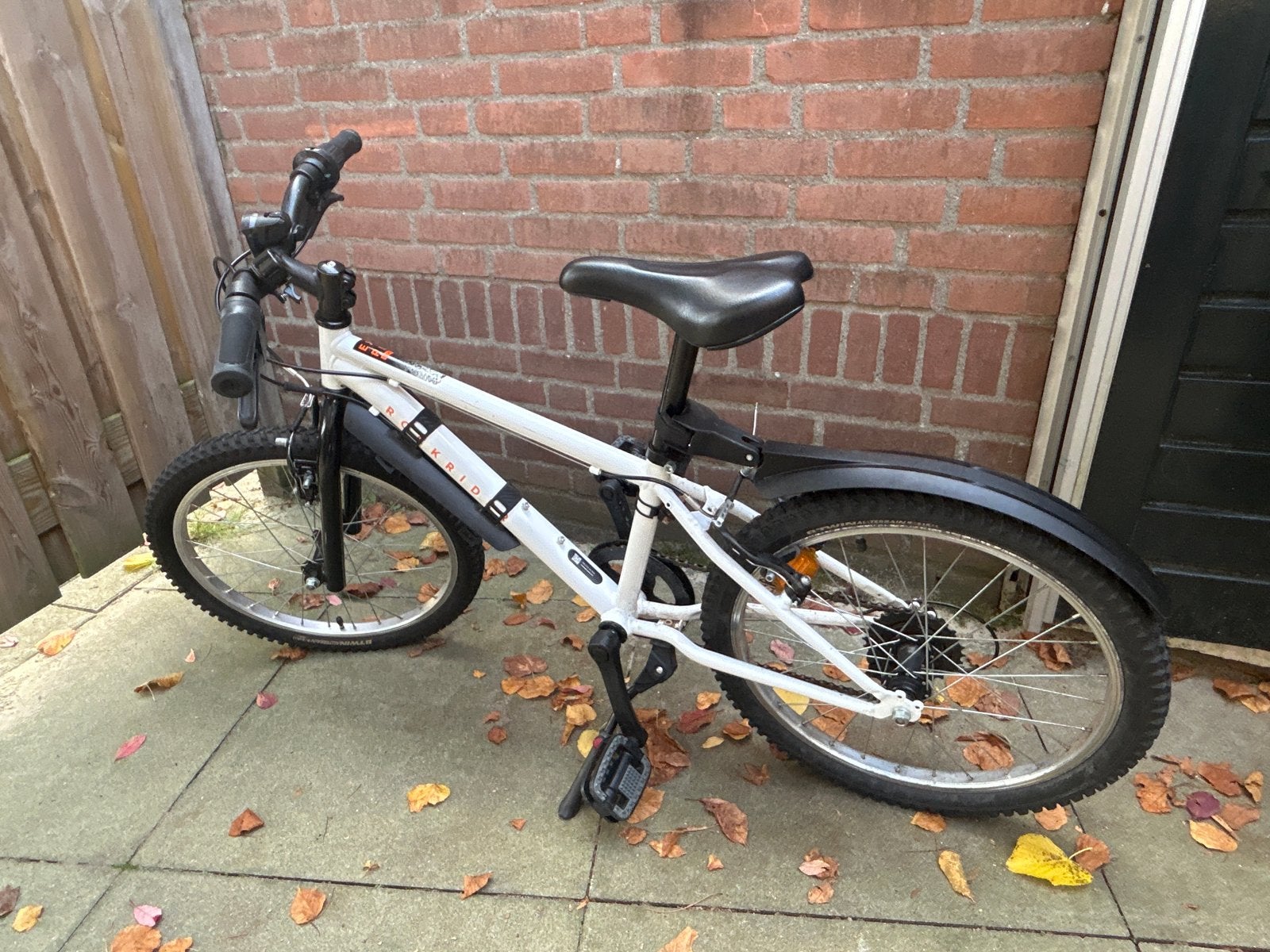 B'Twin Rockrider 20 inch kinderfiets - Wit, Fietsen en Brommers, Ophalen, Gebruikt, Schijfrem, 20 inch of meer
