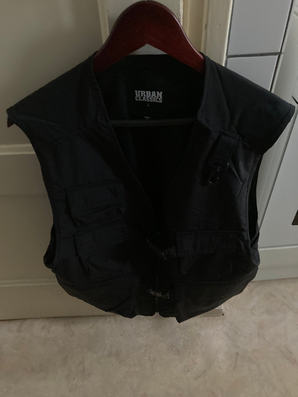 Urban Classics Zwart Vest - Maat L, Kleding | Heren, Ophalen of Verzenden, Zo goed als nieuw, Maat 52/54 (L), Zwart