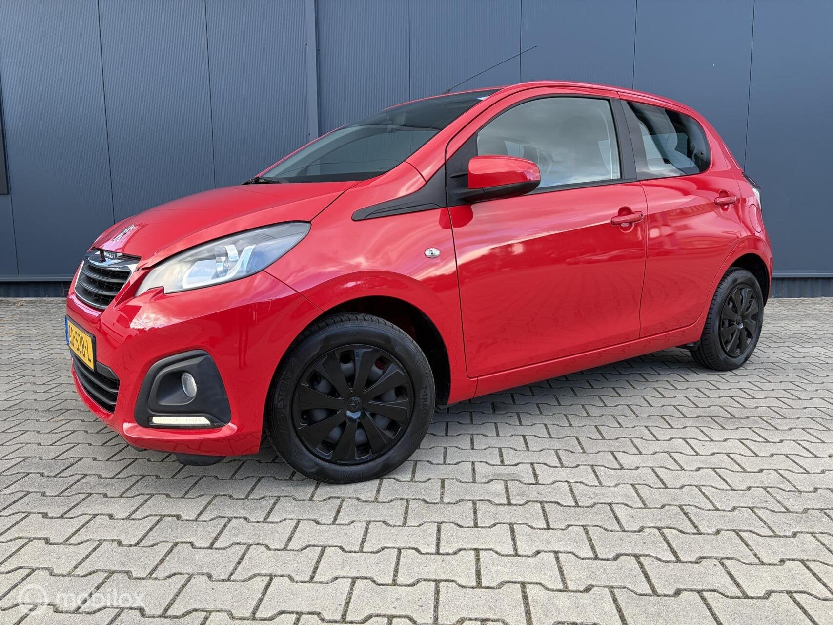 Peugeot 108 1.0 e-VTi Active BTW Airco Nieuwe Apk, Voorwielaandrijving, Stof, Gebruikt, Zwart