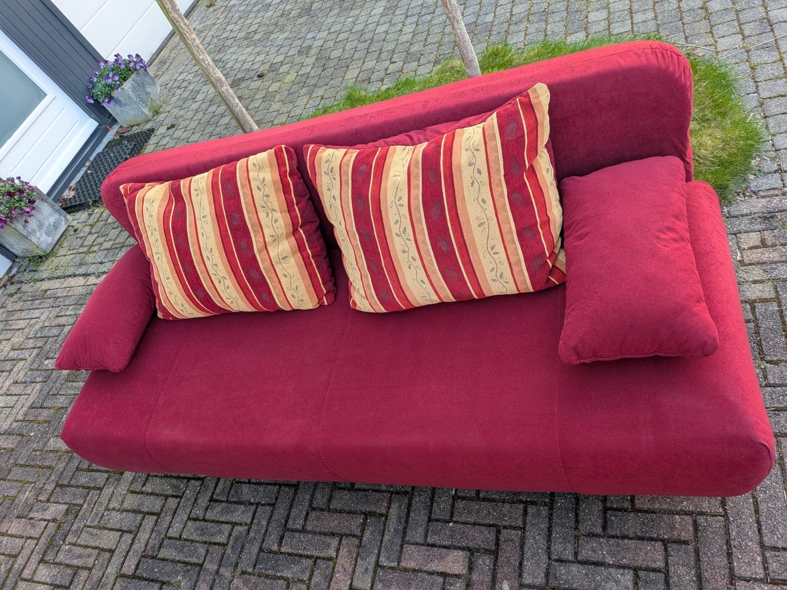 Rode slaapbank met kussens, Huis en Inrichting, Ophalen, Gebruikt, Tweepersoons, 140 cm