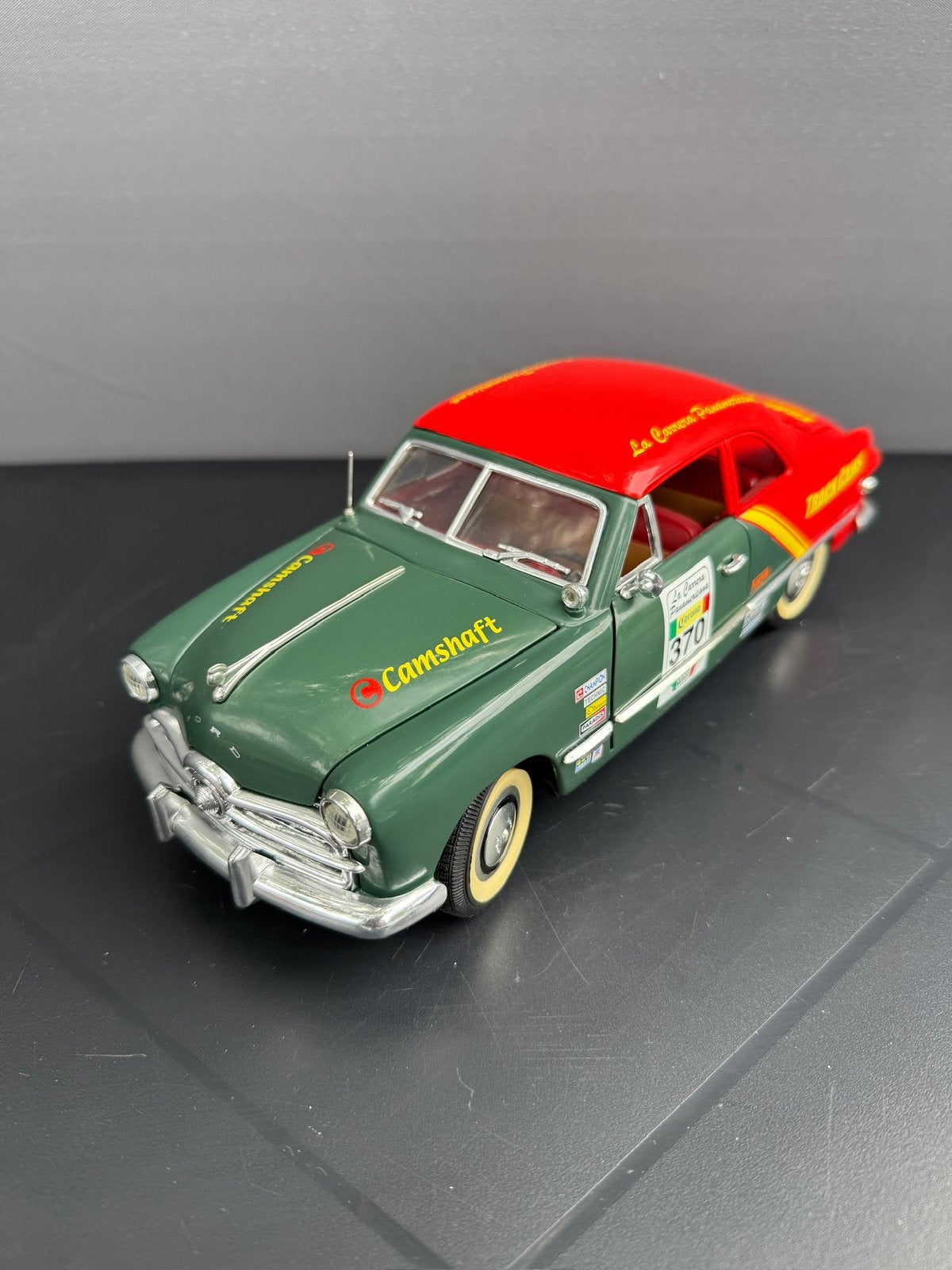 Ford 2 door 1949 Panamericana 1/18 Solido nieuwstaat!, Ophalen of Verzenden, Zo goed als nieuw