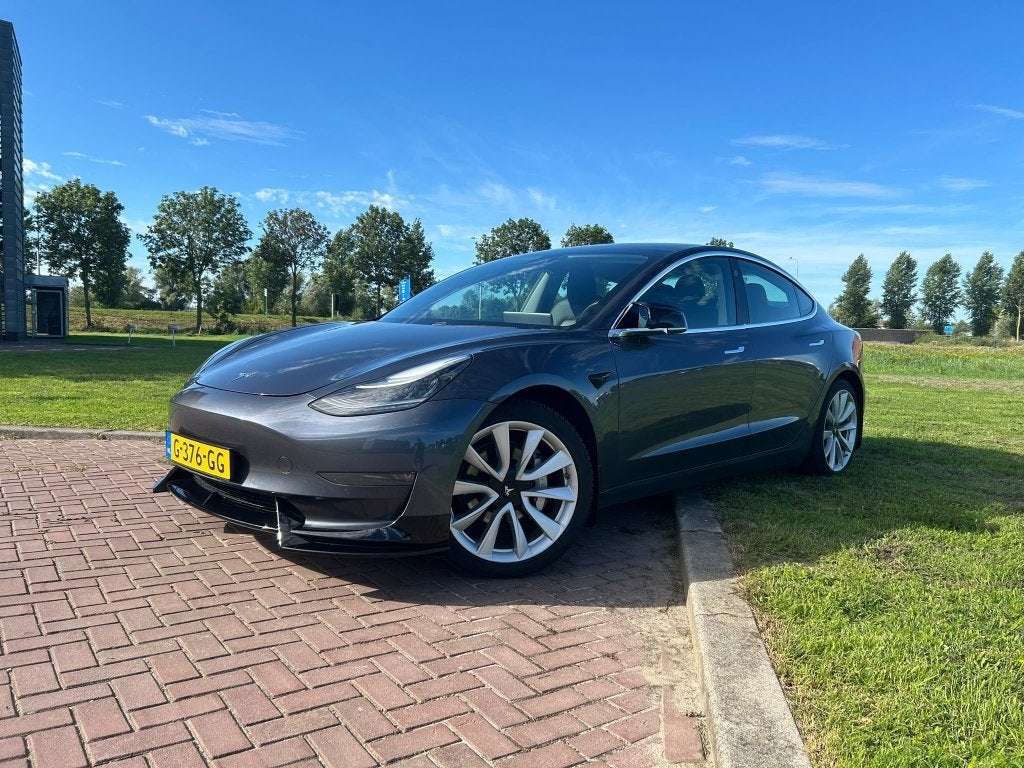 Tesla Model 3 2019 Long Range 75Kwh | Zeer Nette Auto | 19", Auto's, Tesla, Automaat, 1831 kg, Zwart, Origineel Nederlands