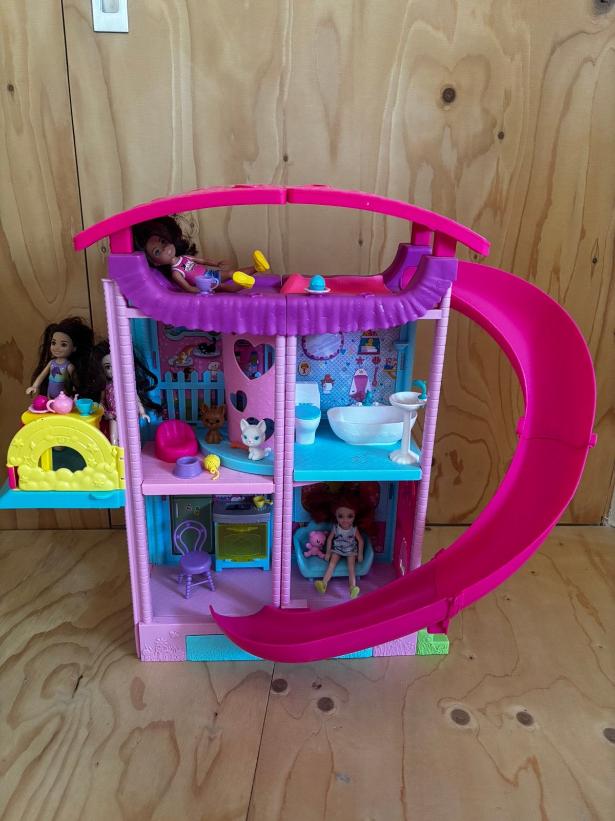 Barbie chelsea poppenhuis, Ophalen, Zo goed als nieuw, Poppenhuis