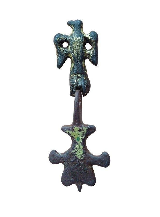 Bodemvondst Middeleeuws brons verguld Harness Adelaar hanger, Antiek en Kunst, Antiek | Koper en Brons, Verzenden, Brons