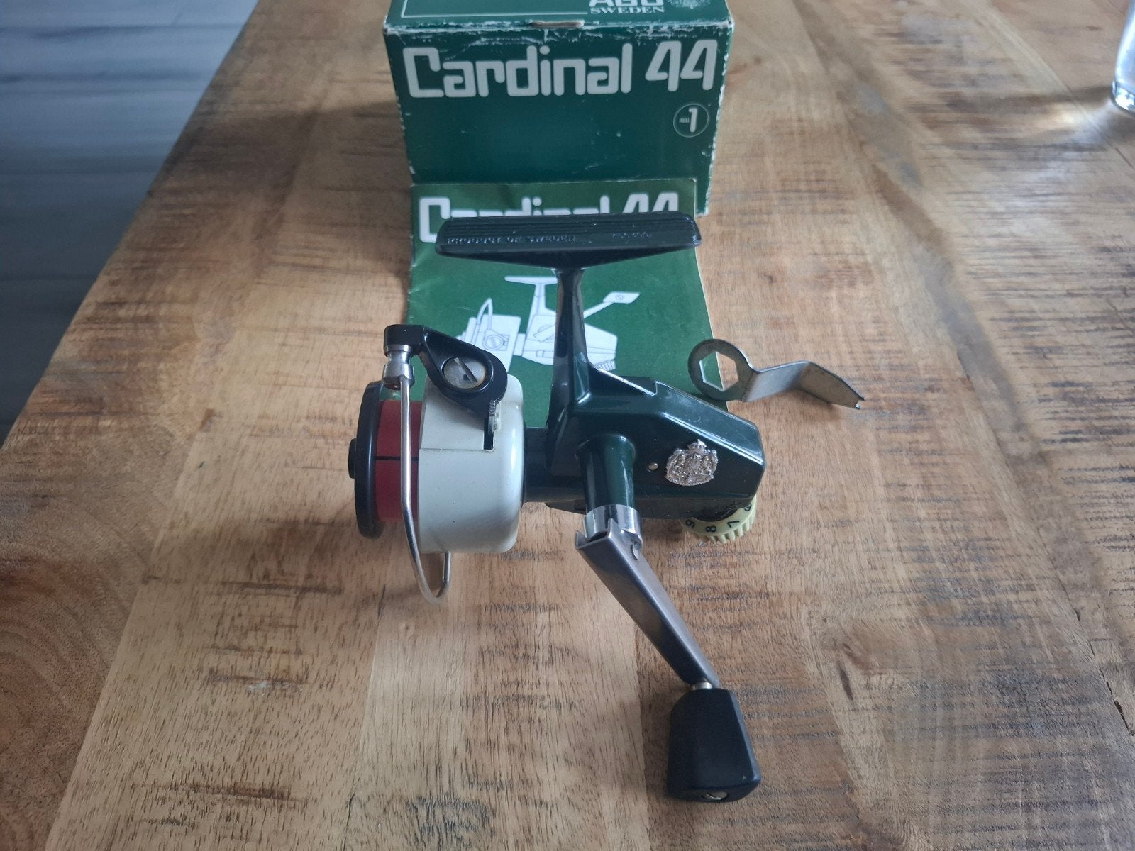 Te koop aangeboden abu cardinal 44 molen met doosje, Watersport en Boten, Hengelsport | Algemeen, Ophalen of Verzenden, Gebruikt