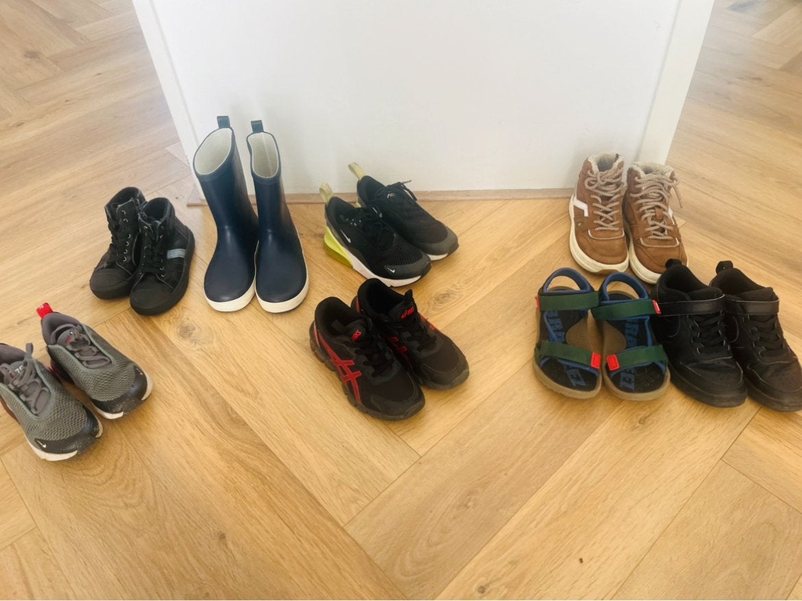 Jongensschoenen in diverse maten - Nike, Asics, Laarzen, Ophalen, Gebruikt, Jongen, Schoenen