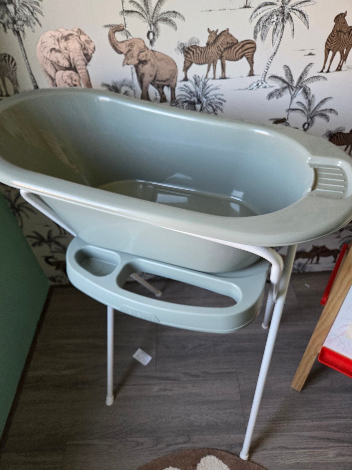 Gratis Bébé-jou baby badje met standaard (waterstopper mist), Ophalen, Gebruikt, Badje, Bébé-jou