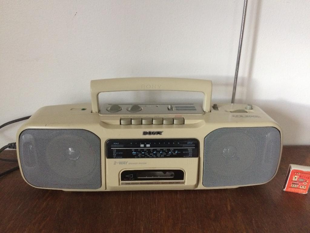 Sony CFS-200L witte radio cassette recorder wit eighties, Ophalen of Verzenden, Gebruikt