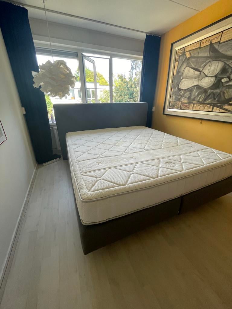 Boxspring 2 persoons bed met Auping vivo matras., Gebruikt, Tweepersoons, Ophalen of Verzenden, Matras