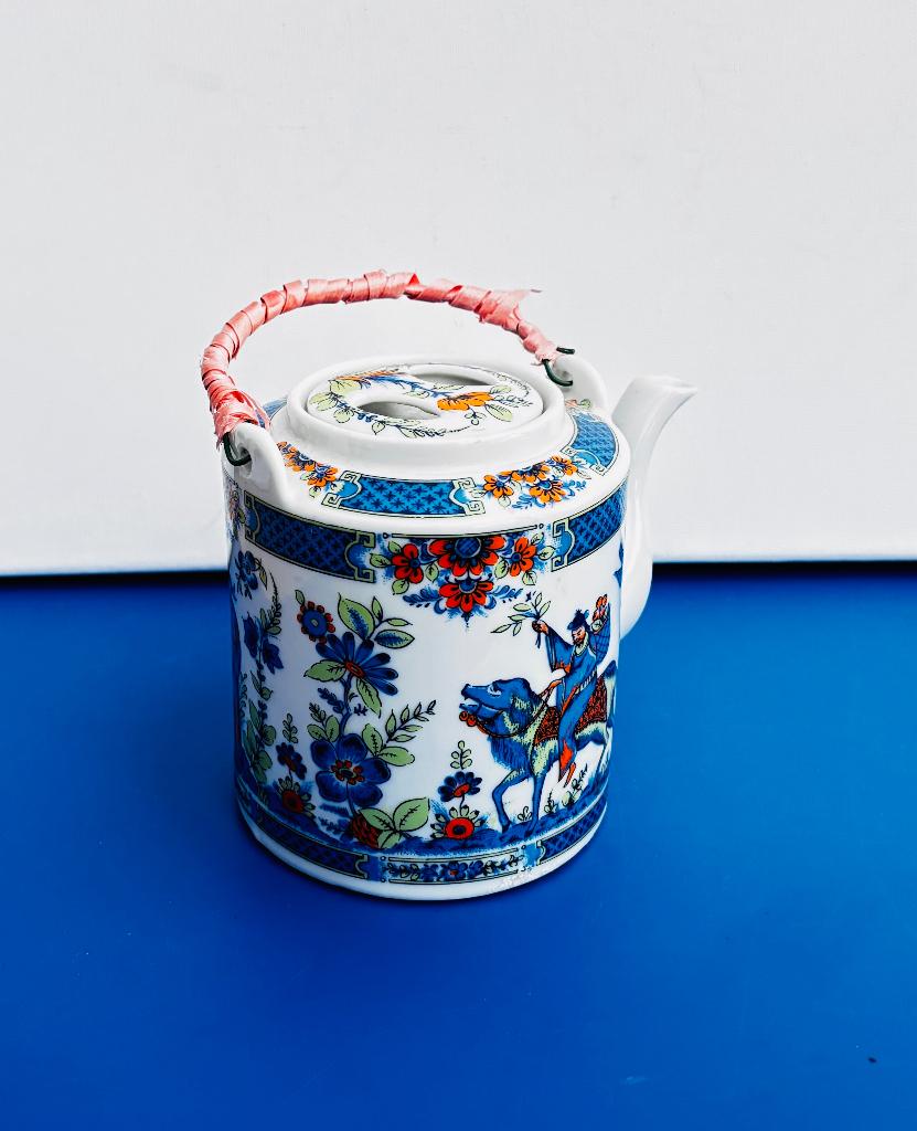 Teab Klein Chinees Theepotje, 11 h Ruiter te Paard Vintage, Antiek en Kunst, Ophalen