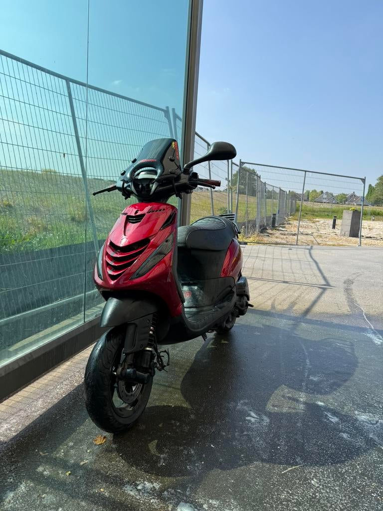 Piaggo zip 80cc, Ophalen, Zo goed als nieuw, Benzine, Zip