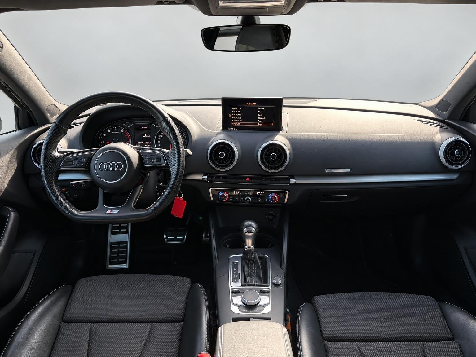 Audi A3 Limousine 1.5 TFSI CoD Sport S Line Edition, Gebruikt, 150 pk, Leder en Stof, Zwart