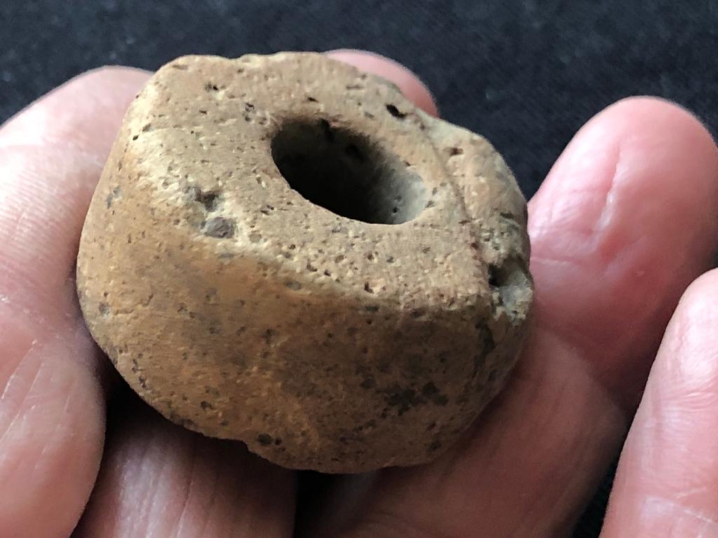 Romeinse SPINSTEEN 2000 jr oud INTACT een bodemvondst !!, Ophalen of Verzenden
