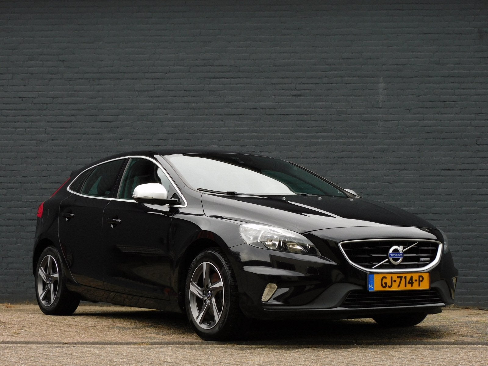 Volvo V40 1.6 T4 R-Design TOPSTAAT! PERFECT ONDERHOUDEN! NAV, Gebruikt, Zwart, 4 cilinders, 700 kg