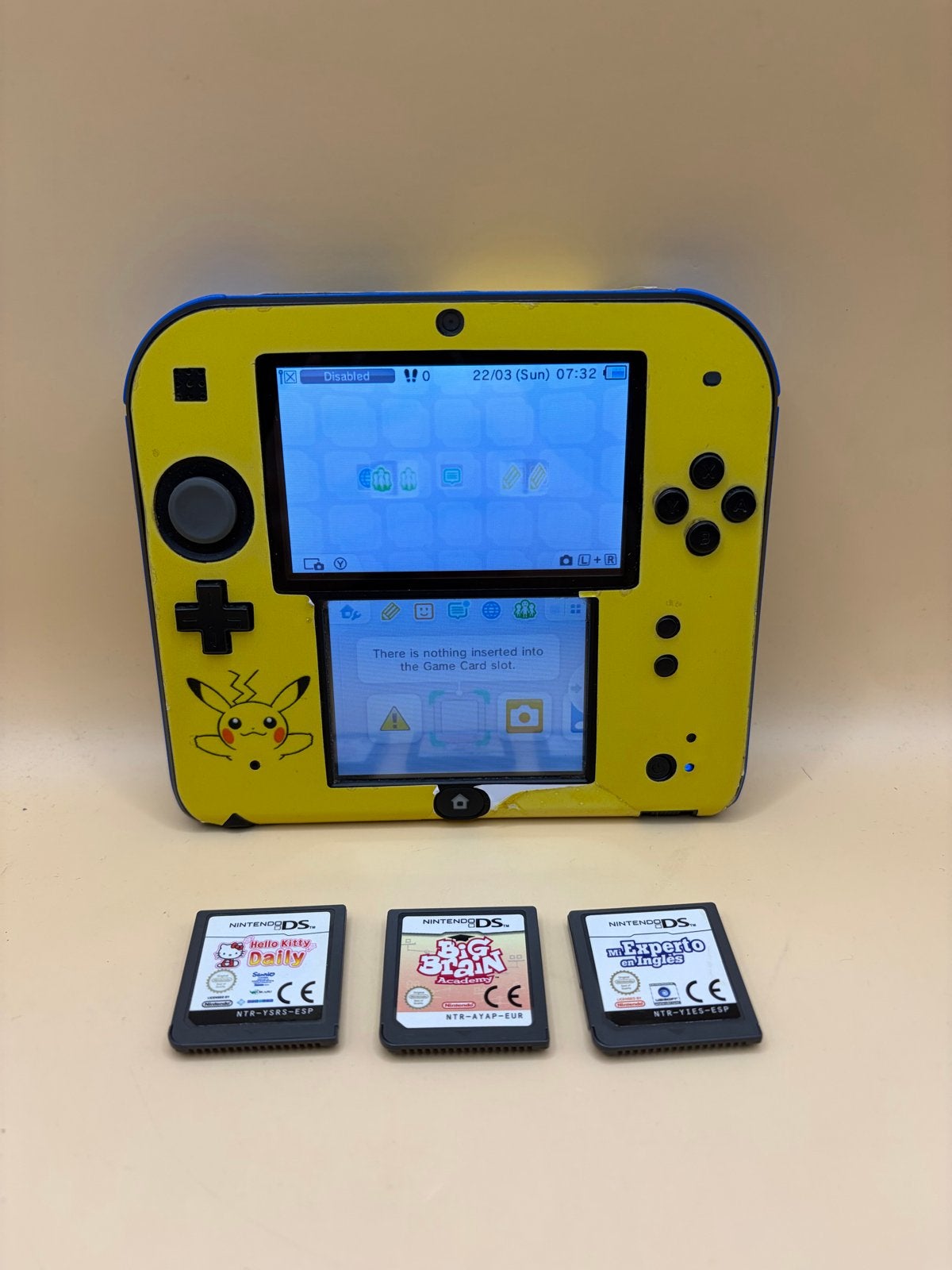 Nintendo 2DS Pikachu Editie met 3 games en koptelefoon, Spelcomputers en Games, Spelcomputers | Nintendo 2DS en 3DS, Geel, 2DS