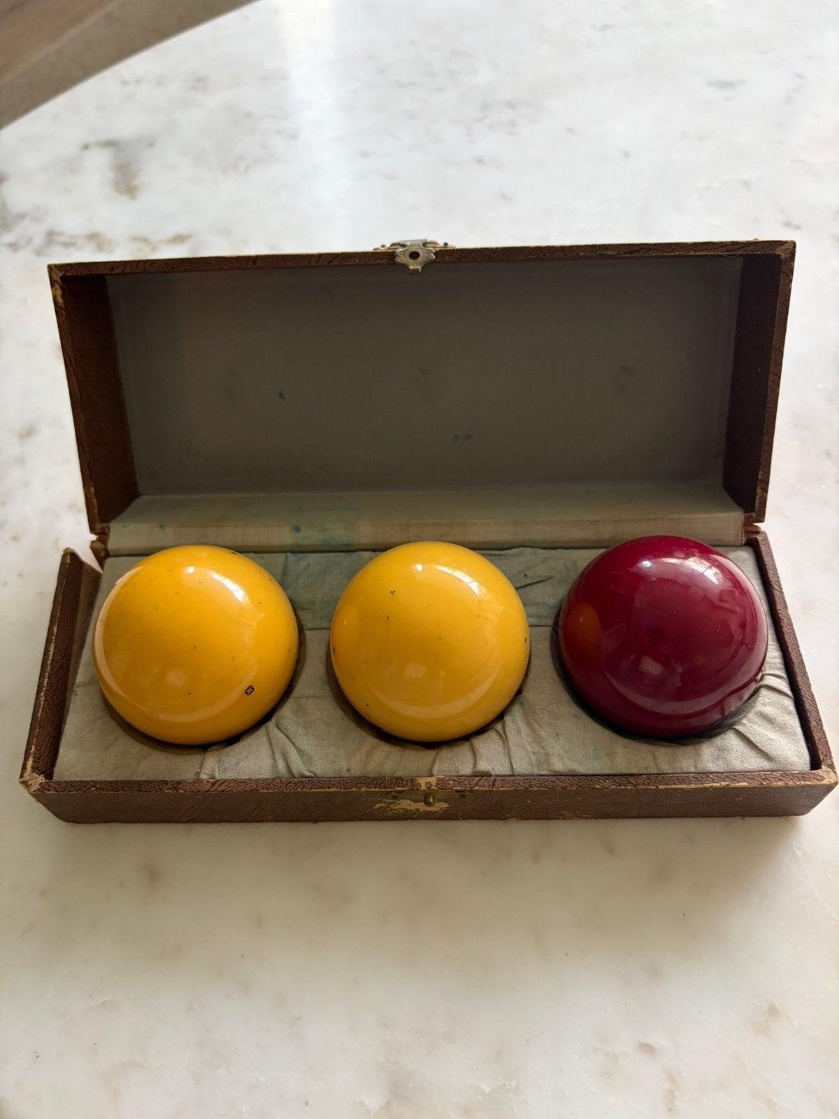 Mooie vintage biljartballen set unieke vondst, Sport en Fitness, Ophalen, Zo goed als nieuw, Keu of Ballen
