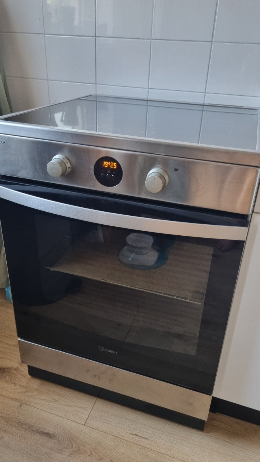 Indesit inductie fornuis met oven, Ophalen, Gebruikt, Hete lucht, 60 cm of meer