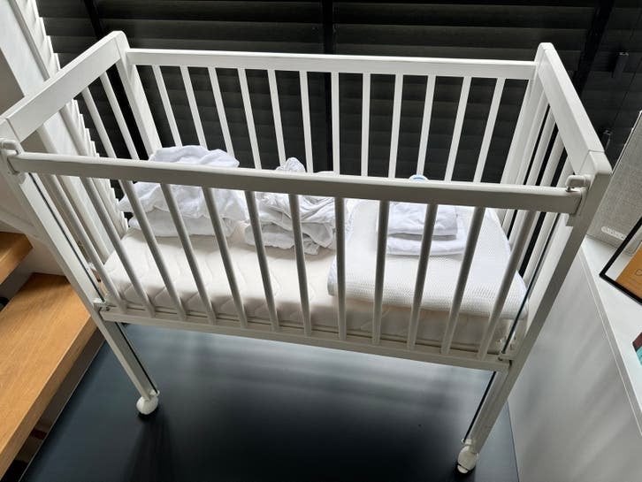 Wit Petit Amelie cosleeper/wieg met matras en beddengoed, Ophalen, Gebruikt, Wieg