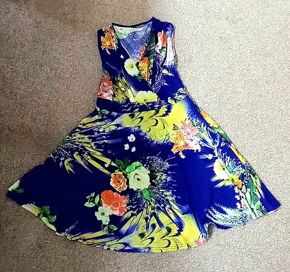 Jurk /mt 40/ merk striking, Kleding | Dames, Ophalen of Verzenden, Zo goed als nieuw, Maat 38/40 (M)