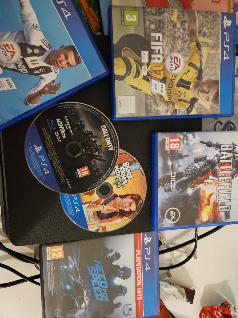 PlayStation 4 Slim met 7 games en kabels, Ophalen, Zo goed als nieuw, Zonder controller, Slim