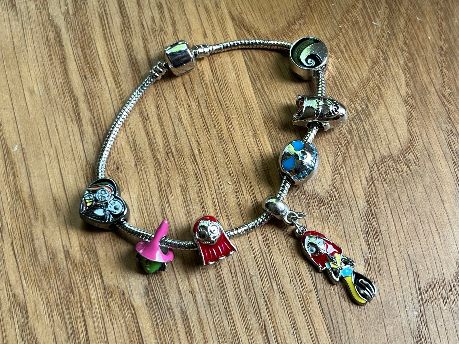 Nightmare Before Christmas bedelarmband, Overige materialen, Ophalen of Verzenden, Zo goed als nieuw, Met bedels of kralen
