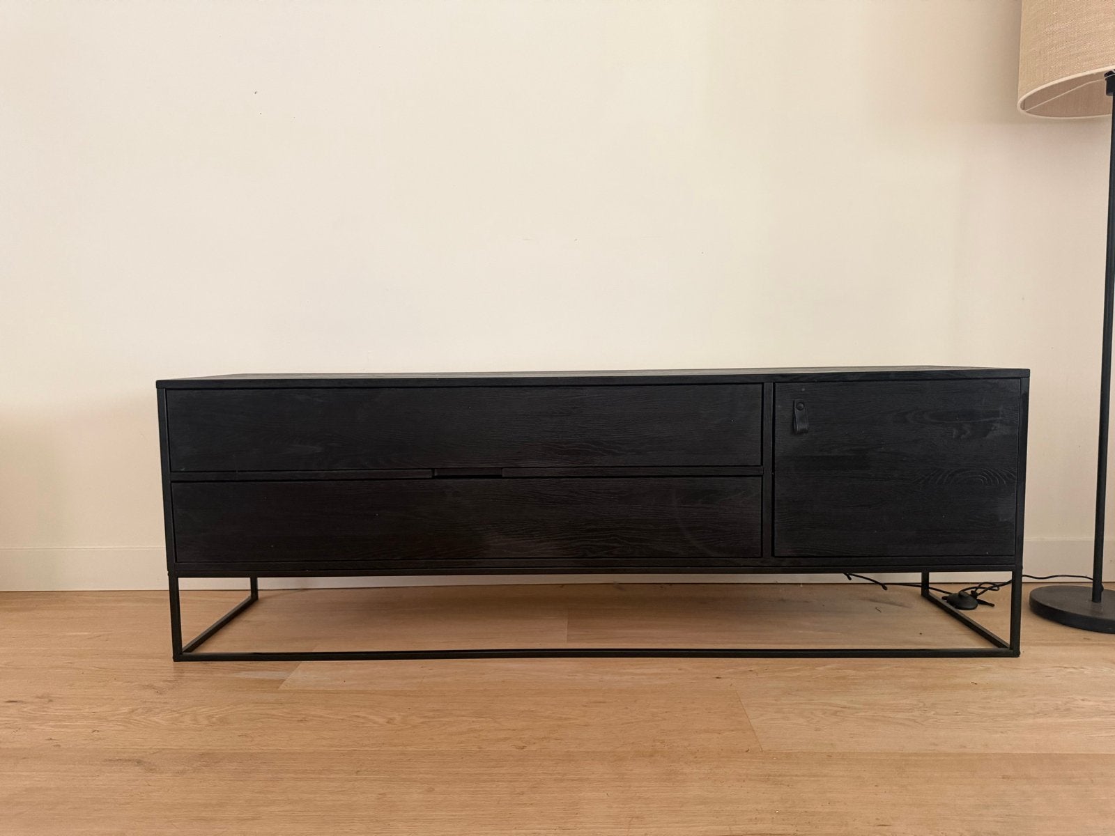 Modern WOOOD tv-meubel / dressoir in zeer nette staat, Ophalen, 150 tot 200 cm, Zo goed als nieuw, Minder dan 100 cm