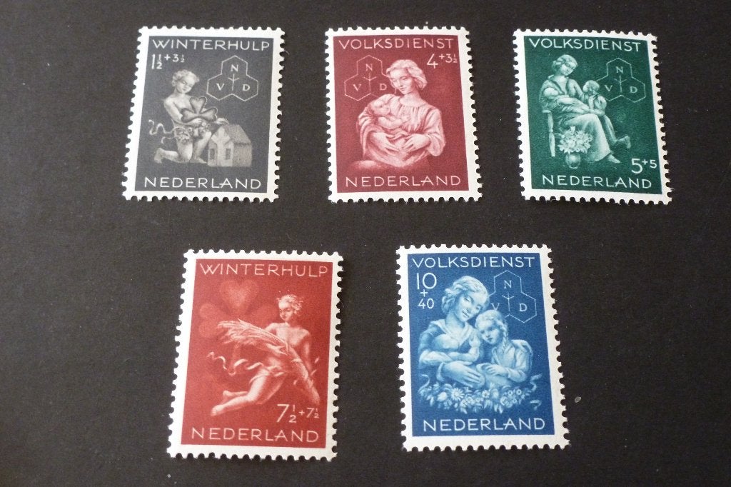 Compleet 5x oude Winterhulp 1944 postfris (p 18, Postzegels en Munten, Postzegels | Nederland, Ophalen of Verzenden, Na 1940, Postfris