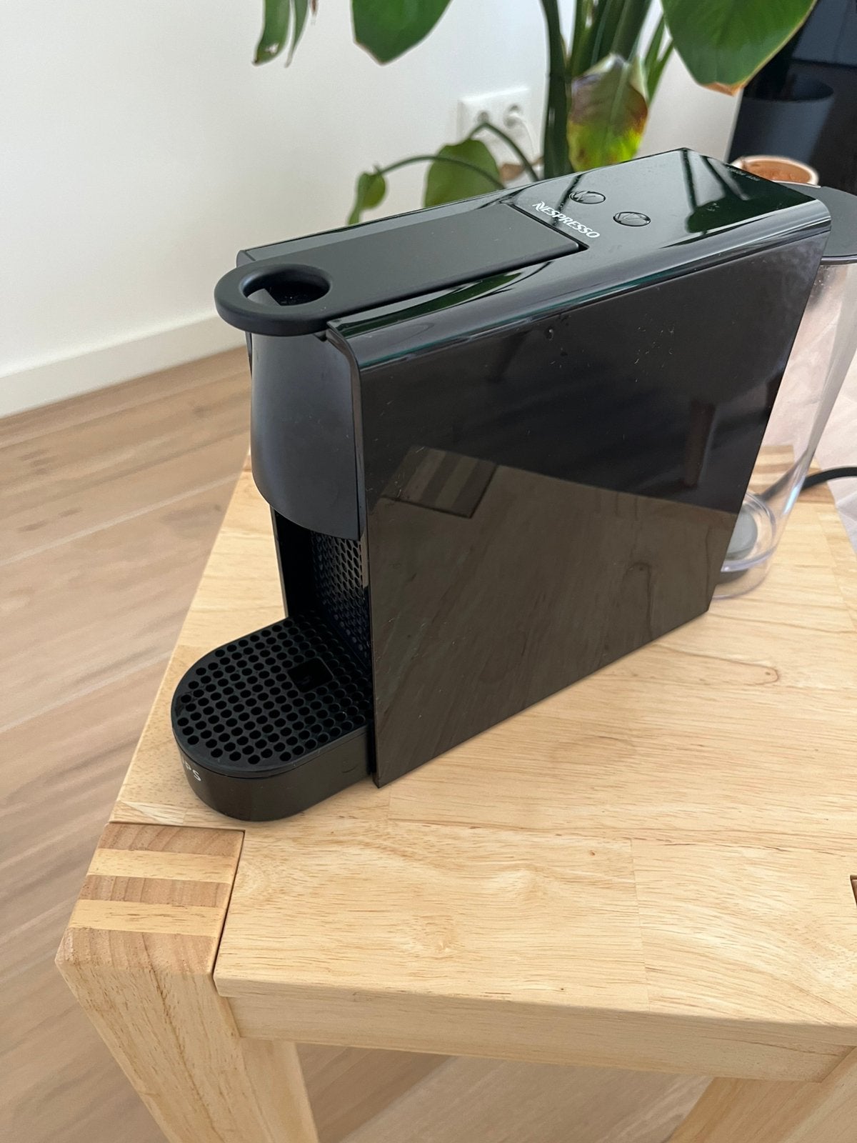 Nespresso Essenza Mini KN110B zwart, Witgoed en Apparatuur, Koffiezetapparaten, Ophalen, Gebruikt, Espresso apparaat, 4 tot 10 kopjes