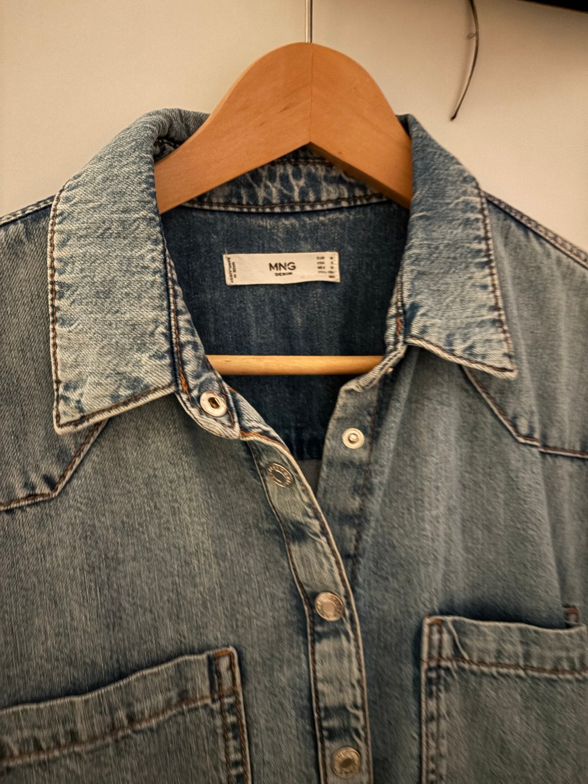 MNG Denim spijkerblouse - Maat M, Ophalen of Verzenden, Zo goed als nieuw, Maat 38/40 (M), Blauw