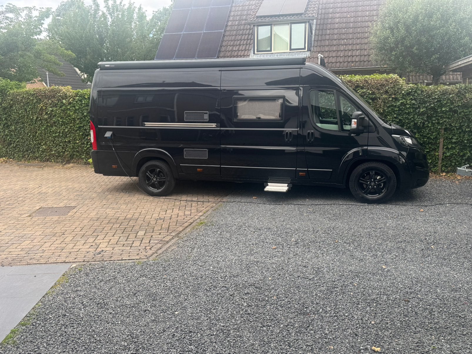 Adria/bravia black edition peugeot boxer 131 pk 60.000km, Caravans en Kamperen, Campers, Particulier, tot en met 3, Buscamper of Camperbus