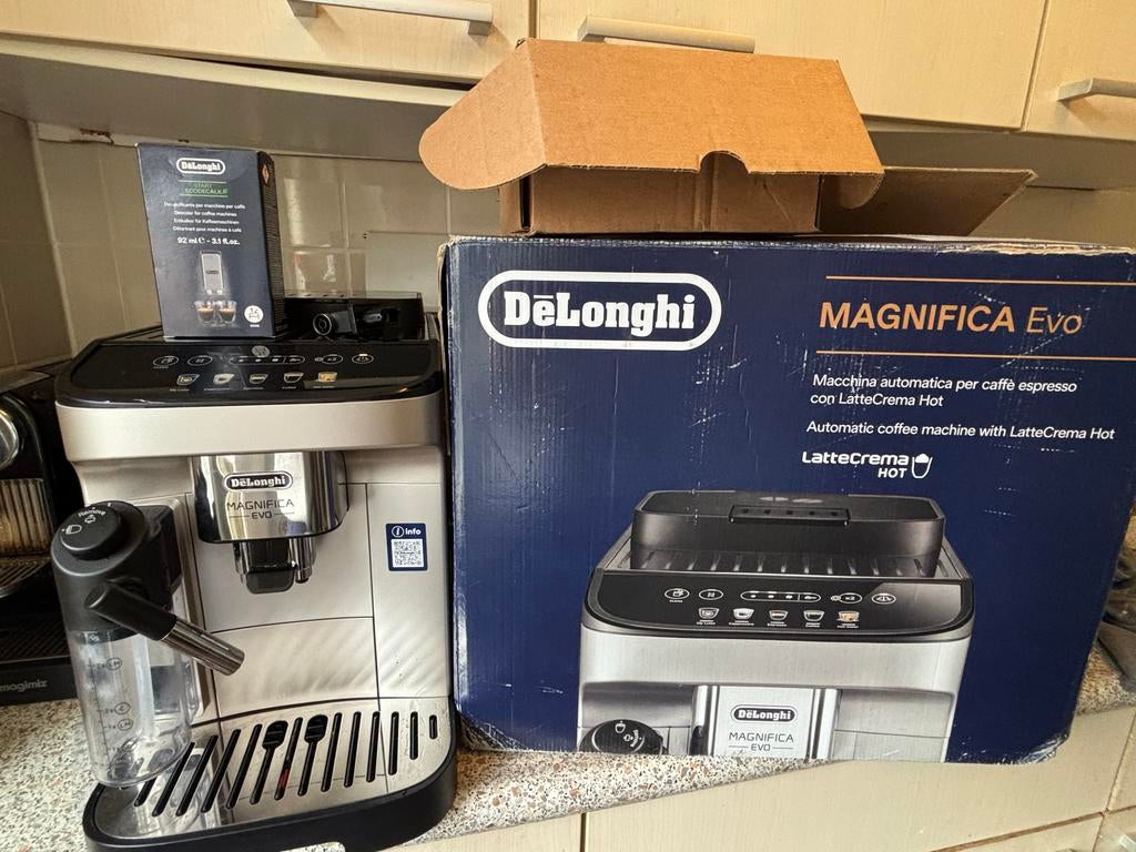 Delonghi Magnifica Evo - Zo goed als nieuw, Ophalen of Verzenden, Zo goed als nieuw, Koffiemachine, Koffiebonen