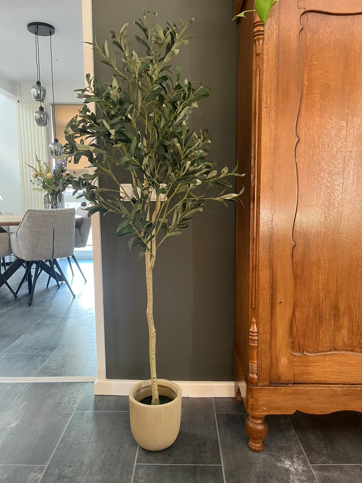 Mooie kunst olijfboom in taupe pot, Ophalen, Nieuw