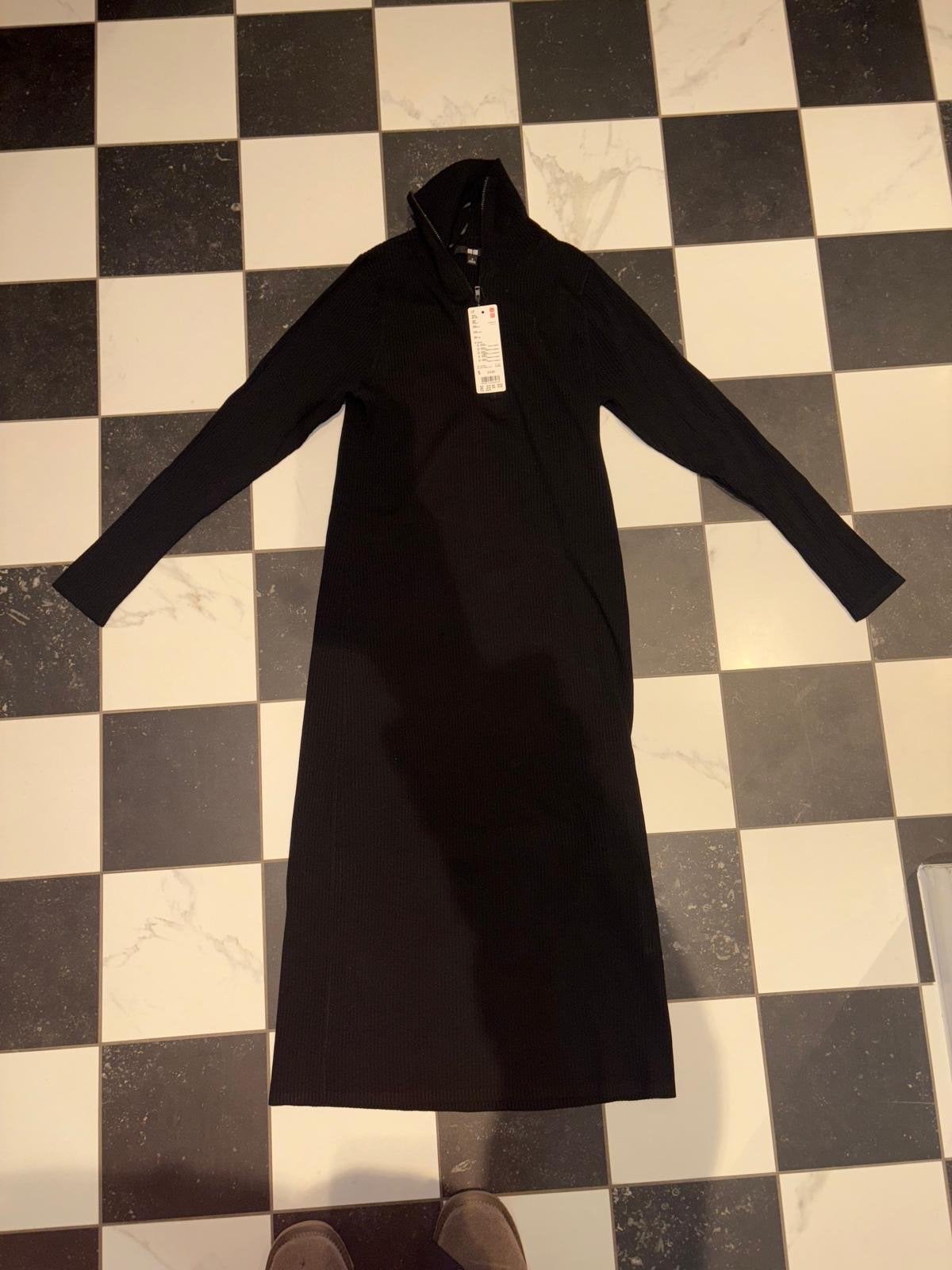 Nieuwe Uniqlo zwarte ribgebreide jurk S, Zwart, Nieuw, Ophalen of Verzenden, Maat 36 (S)